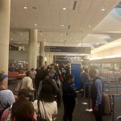 United Airlines - United Airlines bag check line (the line was too long to get in 1 photo)