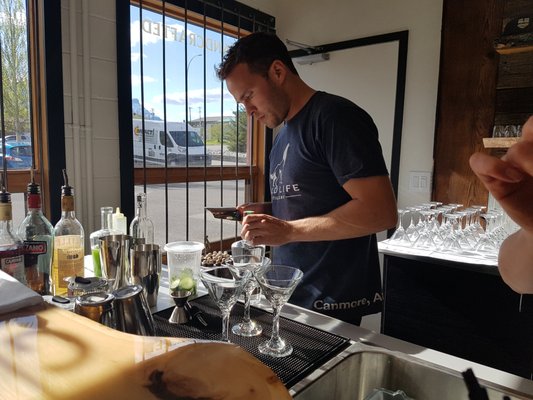 Wild Life Distillery & Cocktail Bar by null