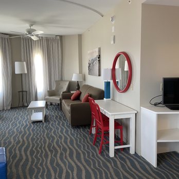 Hotel Breakers - Room - Hotels Near Me - Sandusky, Ohio Hotel Breakers - Room - Hotels Near Me - Sandusky, Ohio