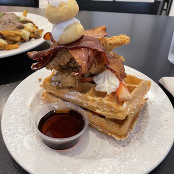 Maple Leaf Diner - Chicken, Bacon and Waffles - American Near Me - Dallas, Texas Maple Leaf Diner - Chicken, Bacon and Waffles - American Near Me - Dallas, Texas