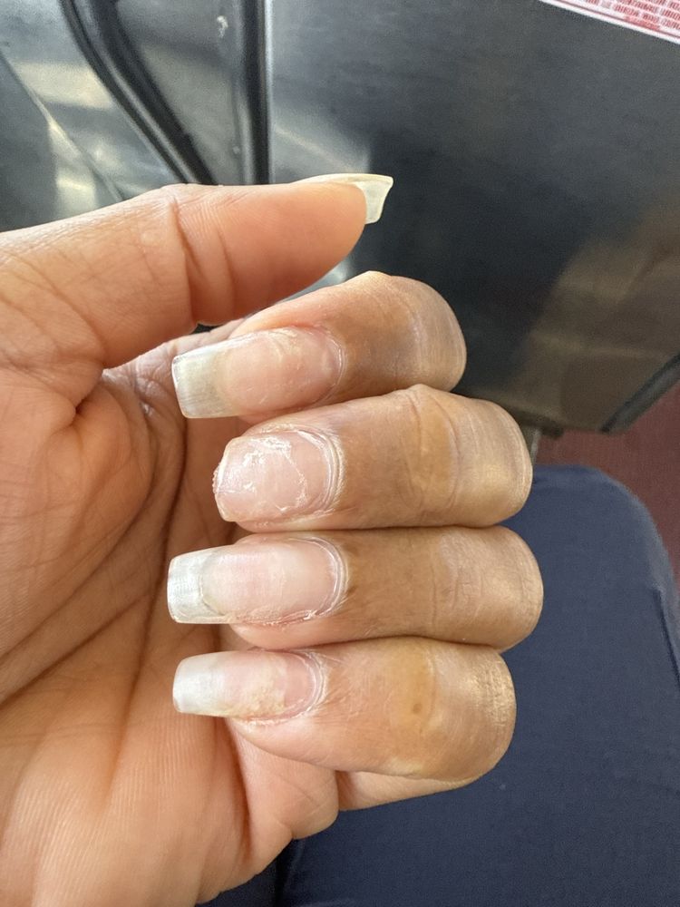 Long Nail Logo
