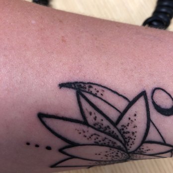 13 Mag Tattoo - Squiggly lines - Tattoo Near Me - Sacramento, California