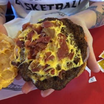 Hardee's - The new mile high burger, not only is it NOT a quarter inch high but I doubt that it's even two pieces of bacon. What a joke! - Burgers Near Me - Hattiesburg, Mississippi