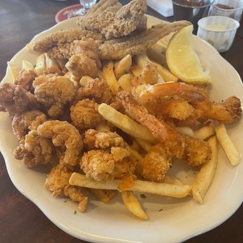 Pappadeaux Seafood Kitchen - Fried platter - Cajun/Creole Near Me - Norcross, Georgia Pappadeaux Seafood Kitchen - Fried platter - Cajun/Creole Near Me - Norcross, Georgia