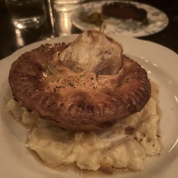 Armitage Alehouse - pot pie - Pubs Near Me - Chicago, Illinois