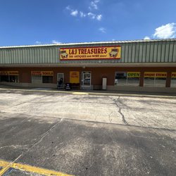 L&J Treasures - Entrance