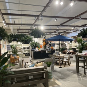 Williams-Sonoma - the inside of a store - Kitchen & Bath Near Me - Miami Beach, Florida Williams-Sonoma - the inside of a store - Kitchen & Bath Near Me - Miami Beach, Florida