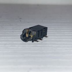 Extracted broken 3DS XL headphone jack