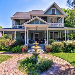 Camellia Rose Inn