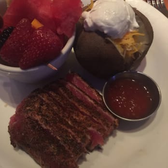 FishBar - Seared Ahi Tuna. Amazing meal - Seafood Near Me - Manhattan Beach, California