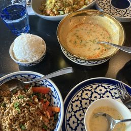Pineapple Fried Rice，Tom Kha，ka Pad Grapow