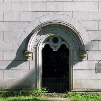 Französischer Friedhof - Das über 200 Jahre alte Mausoleum dort. - Funeral Services & Cemeteries Near Me - Berlin, BE