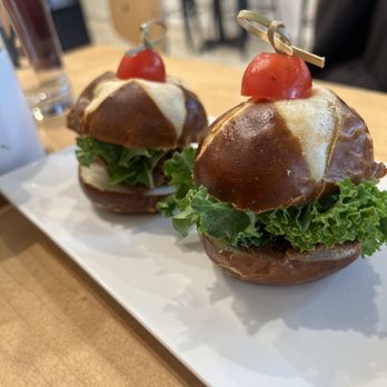 Red’s Leaf Cafe - Cafes Near Me - Metuchen, New Jersey