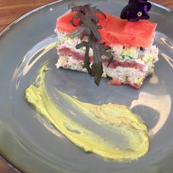 Les Cocottes Arc de Triomphe - Tuna salad sandwiched between tomato slices. - French Near Me - Paris, 75