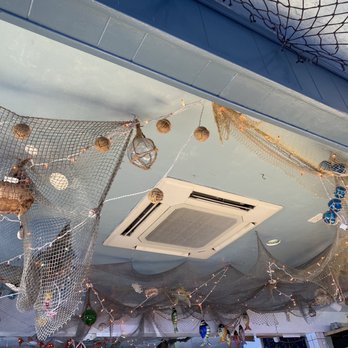 Barbara's Fishtrap - Decor - Seafood Near Me - Half Moon Bay, California