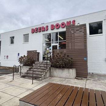 Beers Books - Outside - Bookstores Near Me - Sacramento, California