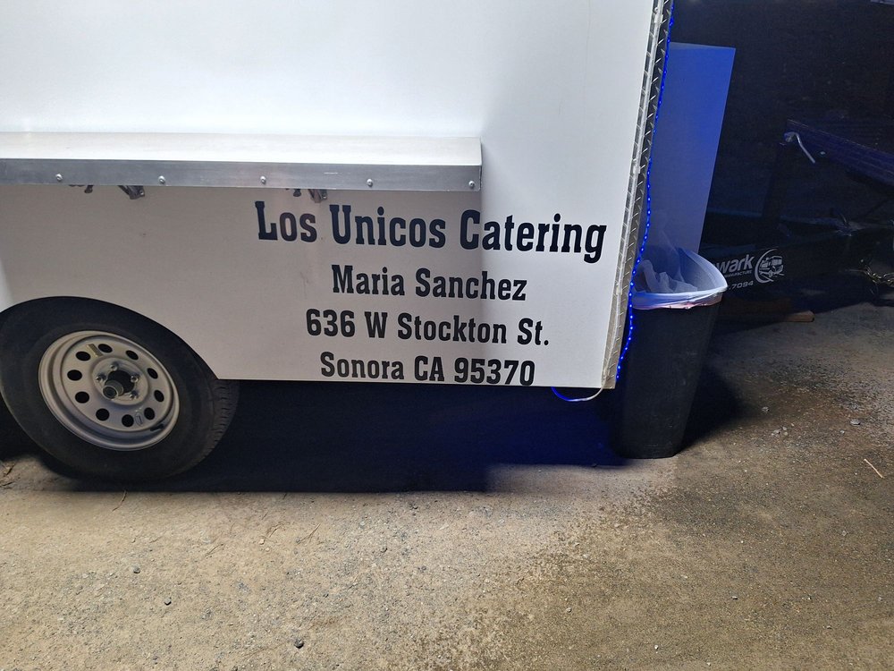 Los Unicos Logo