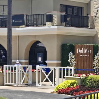 Del Mar Racetrack - Beautiful architecture and landscaping - Race Tracks Near Me - Del Mar, California
