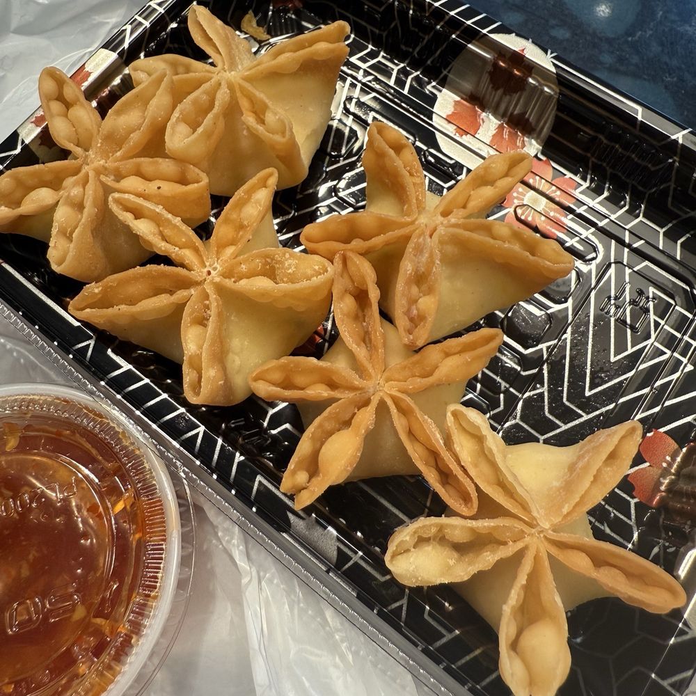 Izzi Korean Kitchen - Krab Florida Rangoon 5pc - Korean Near Me - Orlando, Florida Izzi Korean Kitchen - Krab Florida Rangoon 5pc - Korean Near Me - Orlando, Florida