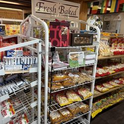 Loja do Chico - Grocery shelves