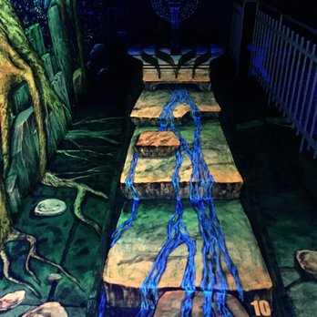 Glowing Rooms - Mini Golf Near Me - Cologne, NW