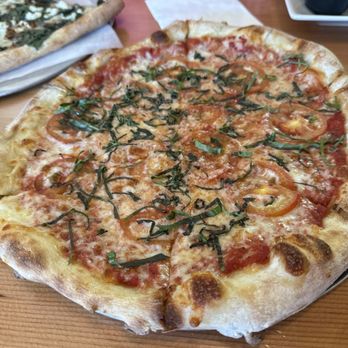Best Pizza & Brew Chandler - Margarita pizza-sub oil for red sauce - Pizza Near Me - Chandler, Arizona