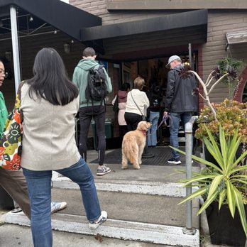 Apple Fritter - Line at 10:30am - Burgers Near Me - San Mateo, California Apple Fritter - Line at 10:30am - Burgers Near Me - San Mateo, California