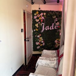 Jade Massage - Lobby