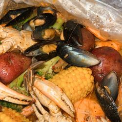 THE CRAB HOUSE