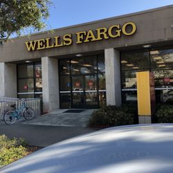 Wells Fargo Bank - Worst branch ever