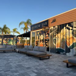 Brew Bar Wesley Chapel - Outside seating