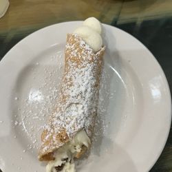 Adelio's Restaurant - Cannoli