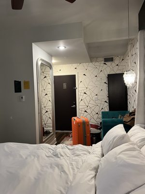 The Crescent Hotel Beverly Hills, Sonder by null