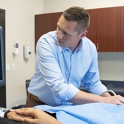 Inovia Vein Specialty Centers - Dr. Todd Jones performs an ultrasound