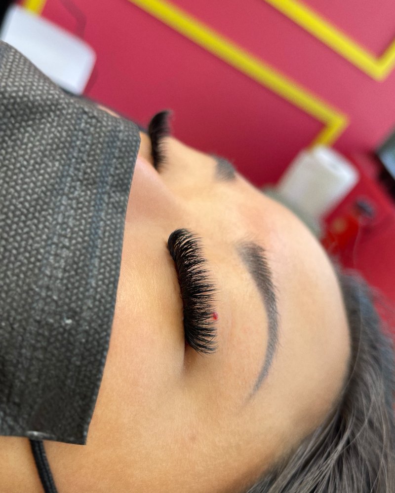 Hiwa Beauty Company Logo