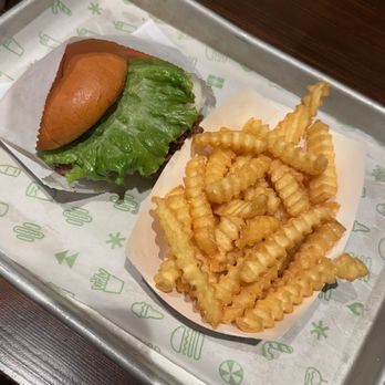Shake Shack Midtown Tampa - single shack burger from Shake Shack - Burgers Near Me - Tampa, Florida Shake Shack Midtown Tampa - single shack burger from Shake Shack - Burgers Near Me - Tampa, Florida