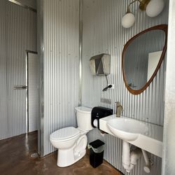 Firefly Hills - Modern bathroom facilities.