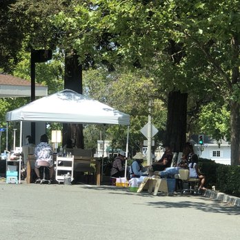 Lucky V Salon - Outdoor setup (4 chairs for mani's, 4 for pedi's) - Nail Salons Near Me - Martinez, California