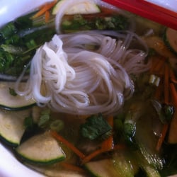 Pequeño Saigón - Sopa Vietnamita con vegetales.
