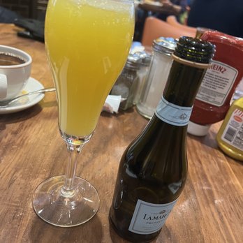Junior's Restaurant - Mimosa - Bakeries Near Me - Brooklyn, New York