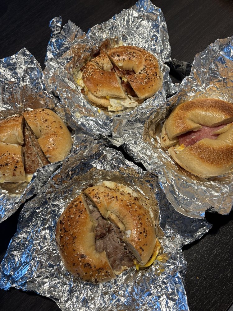 Bloomin' Bagels of Mountain Top Logo