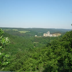 Burg Stolzenburg - Urttal mit Zementwerk