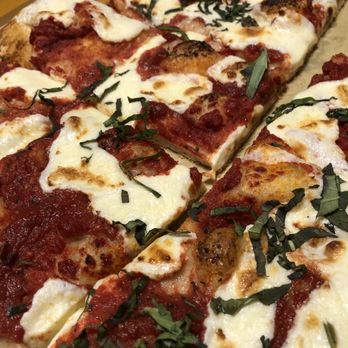 Pizzeria Uno - Pizza Near Me - Chicago, Illinois