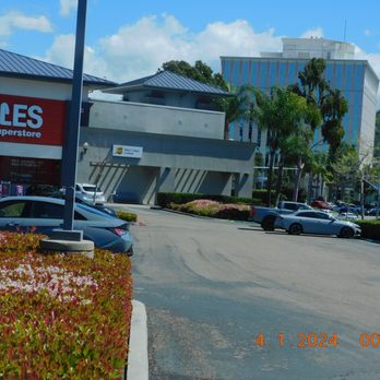 Staples - Close to the Mision Valley you will find one of the best supply stores for the business supply  needs. With the many schools. - Printing Services Near Me - San Diego, California