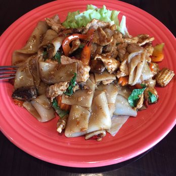 Thai Ghang Waan - Drunken Noodles with a wide variety of Vegetables and pork. Just the right amount of heat! - Thai Near Me - Springfield, Virginia
