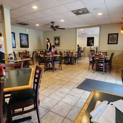 Dixie Chicken and Ribs - Inside