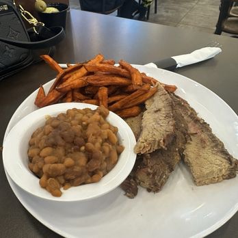 Pucketts - BNA Terminal D - Brisket w/beans & sweet potato fries - Barbeque Near Me - Nashville, Tennessee Pucketts - BNA Terminal D - Brisket w/beans & sweet potato fries - Barbeque Near Me - Nashville, Tennessee