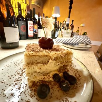 Capri Lasagneria - Great tiramisu! - Italian Near Me - Burlingame, California Capri Lasagneria - Great tiramisu! - Italian Near Me - Burlingame, California