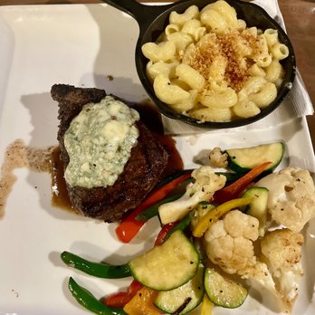 The Hammond Kitchen + Craft Bar - Steak with Demi glacé and blue cheese, skillet Mac and cheese - Tapas/Small Plates Near Me - Camas, Washington The Hammond Kitchen + Craft Bar - Steak with Demi glacé and blue cheese, skillet Mac and cheese - Tapas/Small Plates Near Me - Camas, Washington