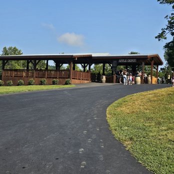 Jeter Mountain Farm - Pick Your Own Farms Near Me - Hendersonville, North Carolina Jeter Mountain Farm - Pick Your Own Farms Near Me - Hendersonville, North Carolina